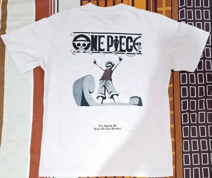 Kaos Uniqlo - One piece Monkey D. Luffy Adventure trail