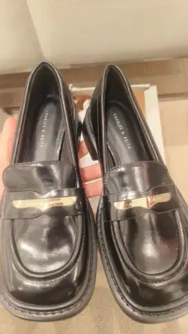 Sepatu Charles and Keith Ukuran 36