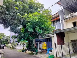 rumah lama berhadapan DG mesjid strategis dekàt kawasan