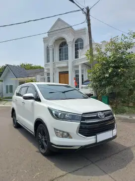 LOW KM RENDAH innova Venturer 2.4 Diesel AT 2019 2018