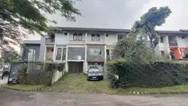 Rumah Asri di Komplek Galeria 168 Sersan Bajuri, SHM 3 lantai