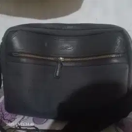 Tas Kantor merek buaya