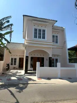 Dijual Rumah Istimewa Gaya Klasik Dekat Pasar Ngipik Banguntapan