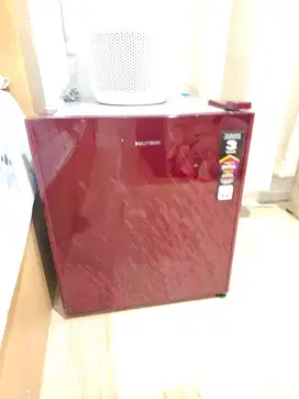 Polytron Kulkas Mini Refrigerator 50L PRH 51
