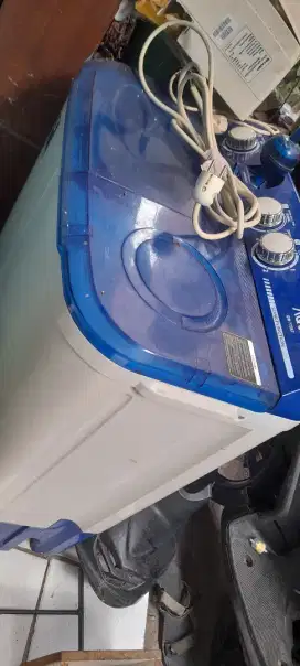 Mesin cuci AQUA