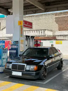 Mercedes-Benz 300E Boxer MT 1987
