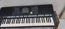 Keyboard yamaha psr s950
