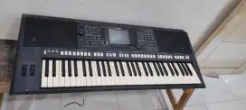 Keyboard yamaha psr s750