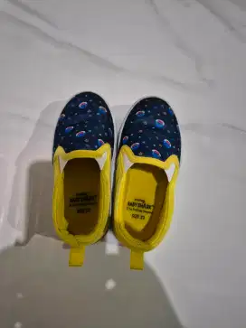 Sepatu baby shark bagus mulus