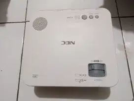 Proyektor NEC V280X – Terang Banget, Awet, Cocok Buat Segala Kebutuhan