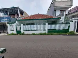 DIJUAL RUMAH 1,5 LANTAI LOKASI HANYA 200 METER DARI ISTANA BOGOR