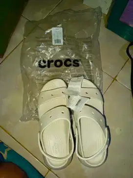 Crocs clasic mega crush unisex sandal- taupe