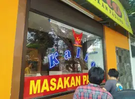 Etalase warung makan