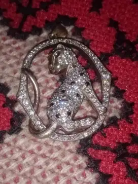 Liontin kalung Cartier