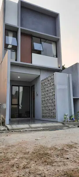 Rumah Ready Dua Lantai Dekat UNJ, TipTop, Bisa KPR