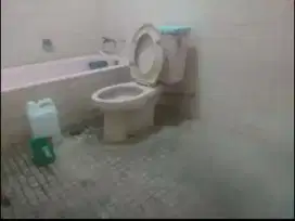 Resik resik WC Kamar mandi