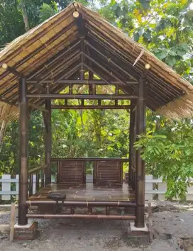 Gazebo bambu terbuka