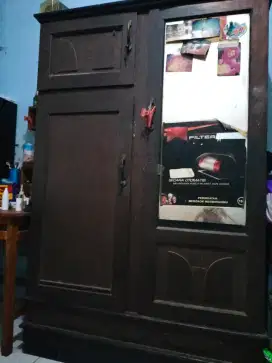Lemari kayu jati minus kaca pecah