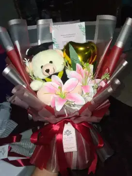 Buket Boneka Wisuda type wine lily