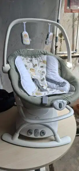 Dijual ayunan bayi/baby swing electric joie