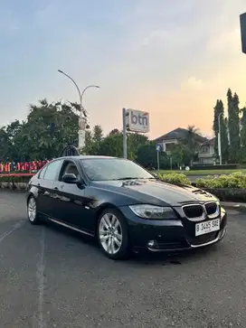 BMW 320i 2011 Bensin