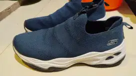 Sepatu skechers navy no 43