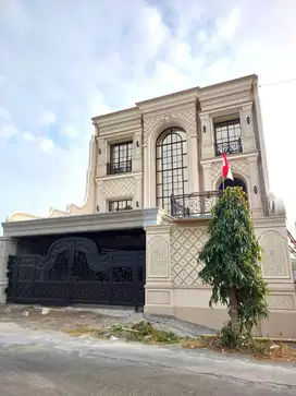 Rumah Super Mewah 3 Lantai di Banyuraden