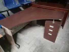 Meja leter L,meja kasir multiplek bekas kantor