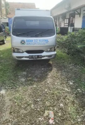 Branding sticker cutting logo tulisan stiker mobil truk canter box