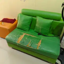 YANG BUTUH SOFA KELUARGA KONDISI KULIT NYA ROBEK BONUS MEJA SOFA