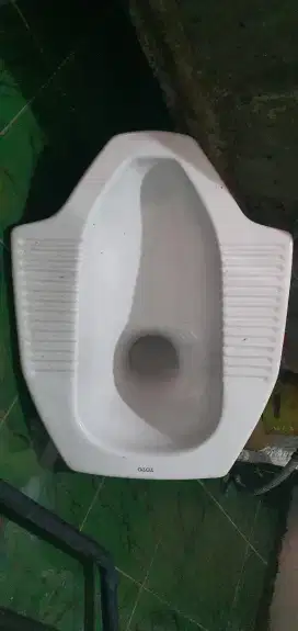 Closet jongkok toto