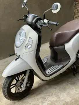 Honda scoopy putih mulus