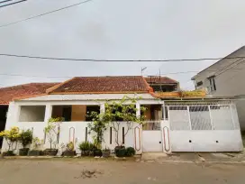 Dijual rumah kokoh di komplek cibolerang indah