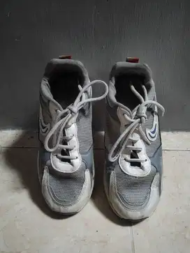 Sepatu Sport Running Pria