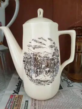 Teko kopi atau teh jadul dari porselen