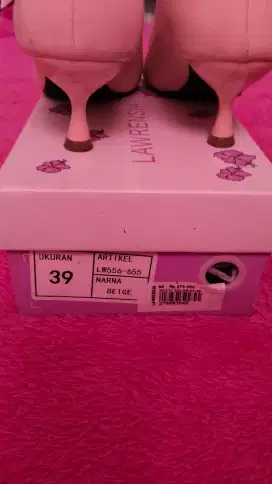 Sepatu lawrensia Beige