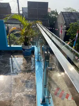 balkon railing kaca