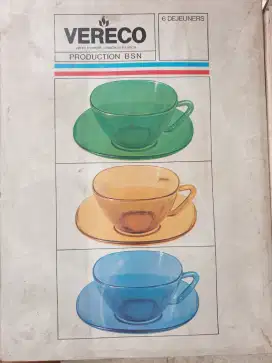1 set cangkir merk Vereco warna coklat