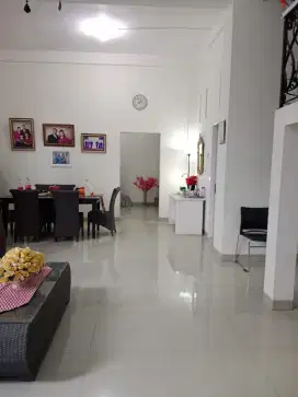 Jual BU Rumah Villa di Ciporeat Bandung Timur