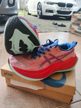 Asics Novablast 5 Size 42