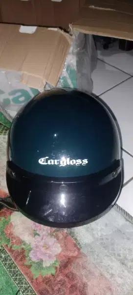 Carglos ukuran xl warna ijo, masih bagus lokasi Depok baru