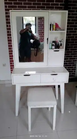 MEJA RIAS CERMIN AESTHETIC PUTIH