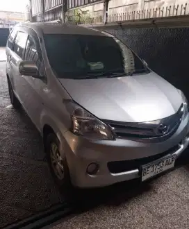 Mobil Toyota Avanza 2014
