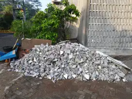 Puing bekas bobokan dak cor