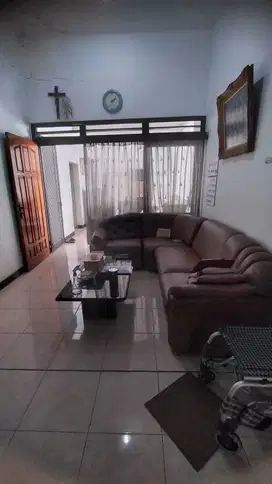 Rumah Hitung Tanah Darmo Permai
