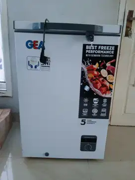 Di jual freezer dn mesin pres minuman