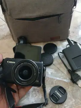 Canon Eos M100 plus Lensa Kit 15-45mm