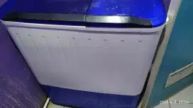 Mesin cuci Aqua