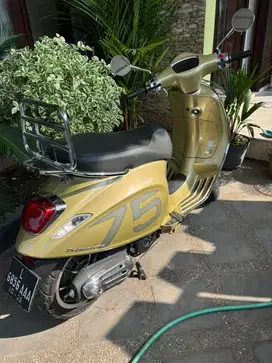 Vespa Primavera 2021 75th Anniversary