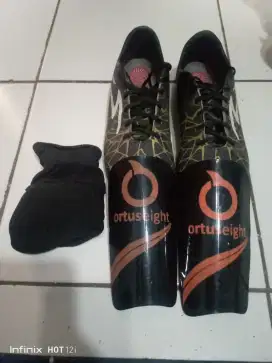 Sepatu futsal & dekel+kaos kaki